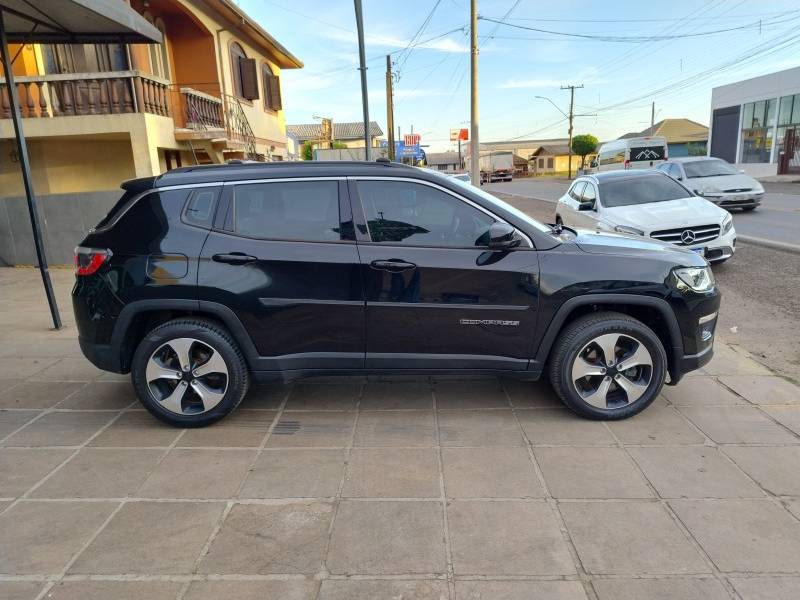JEEP - COMPASS - 2017/2018 - Preta - R$ 95.900,00