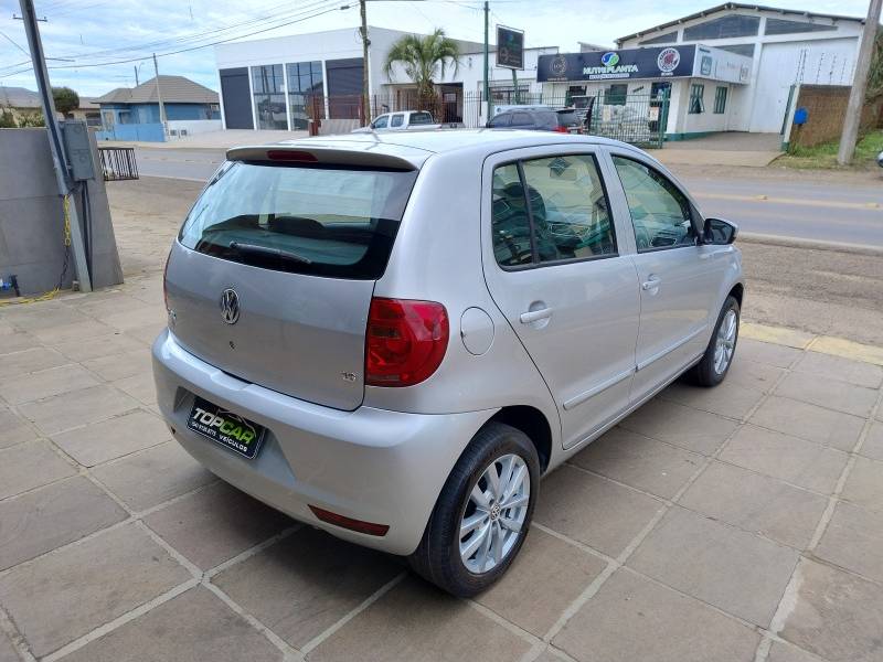 VOLKSWAGEN - FOX - 2010/2011 - Prata - R$ 35.900,00