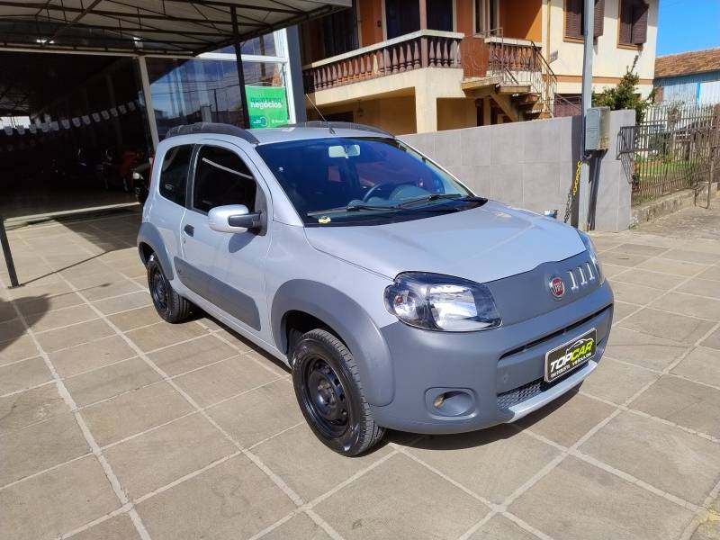 FIAT - UNO - 2011/2012 - Prata - R$ 25.990,00