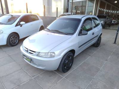 CHEVROLET - CELTA - 2004/2005 - Prata - R$ 15.990,00