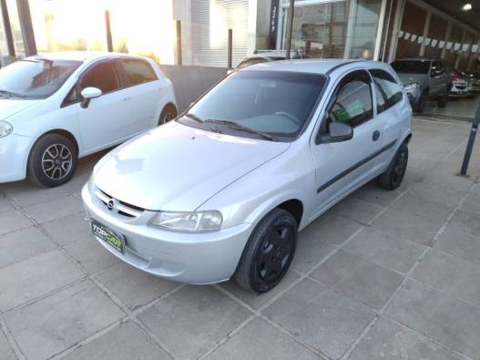 CHEVROLET - CELTA - 2004/2005 - Prata - R$ 15.990,00