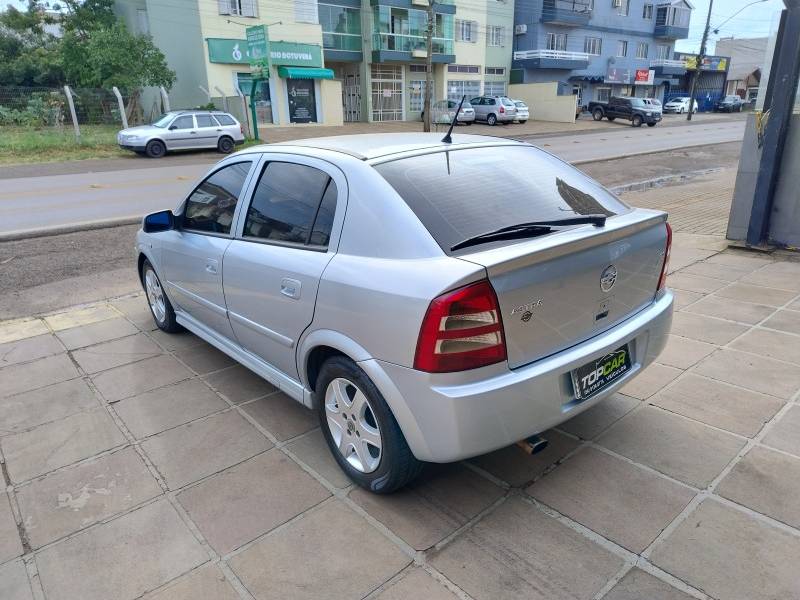 CHEVROLET - ASTRA - 2006/2007 - Prata - R$ 30.900,00