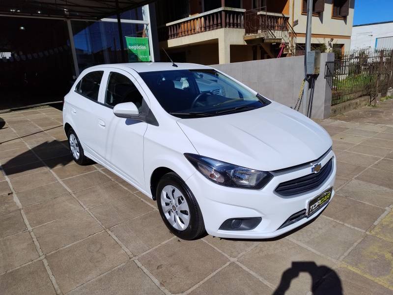 CHEVROLET - ONIX - 2018/2018 - Branca - R$ 53.900,00