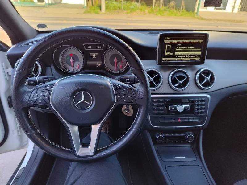 MERCEDES-BENZ - GLA 200 - 2014/2015 - Branca - R$ 114.900,00