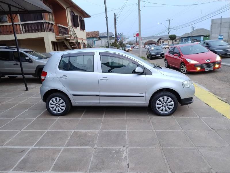 VOLKSWAGEN - FOX - 2008/2009 - Prata - R$ 25.900,00