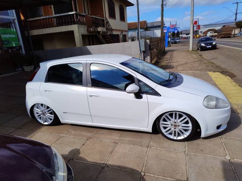 FIAT - PUNTO - 2011/2011 - Branca - R$ 33.900,00
