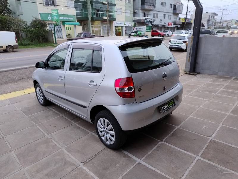 VOLKSWAGEN - FOX - 2008/2009 - Prata - R$ 25.900,00