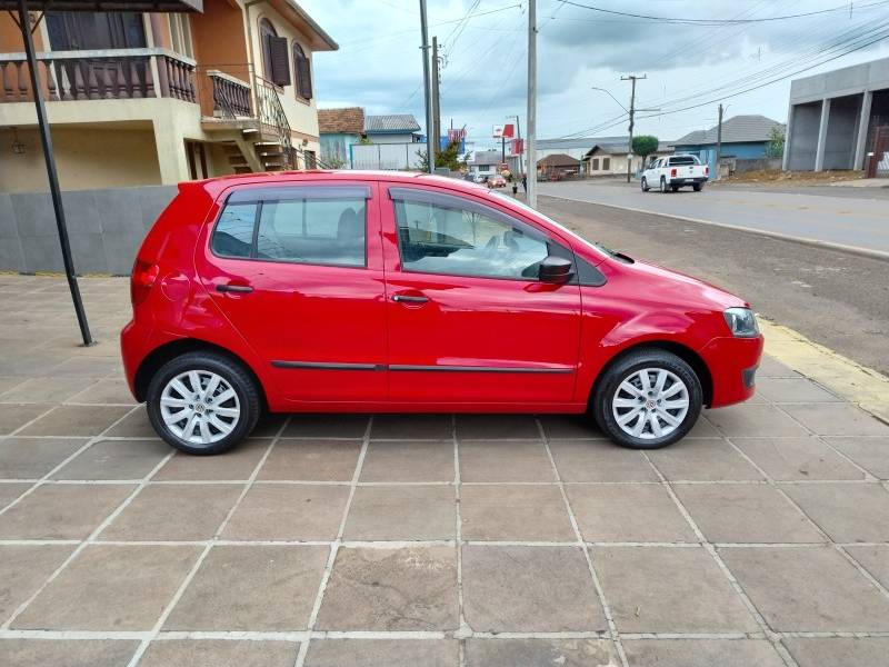 VOLKSWAGEN - FOX - 2010/2011 - Vermelha - R$ 29.900,00