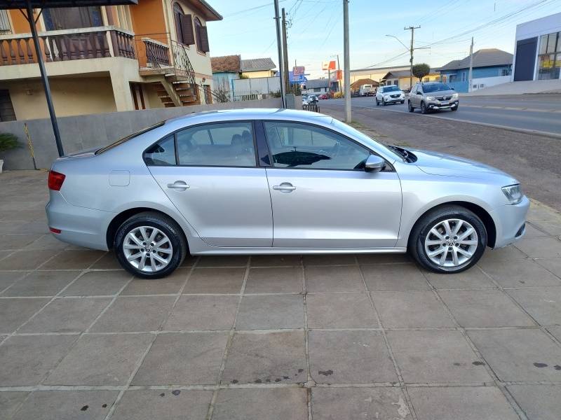 VOLKSWAGEN - JETTA - 2011/2011 - Prata - R$ 56.900,00