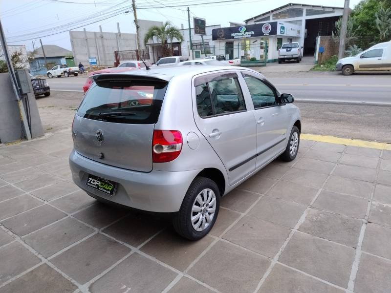 VOLKSWAGEN - FOX - 2008/2009 - Prata - R$ 25.900,00