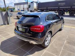 MERCEDES-BENZ - GLA 200 - 2017/2017 - Preta - R$ 115.900,00