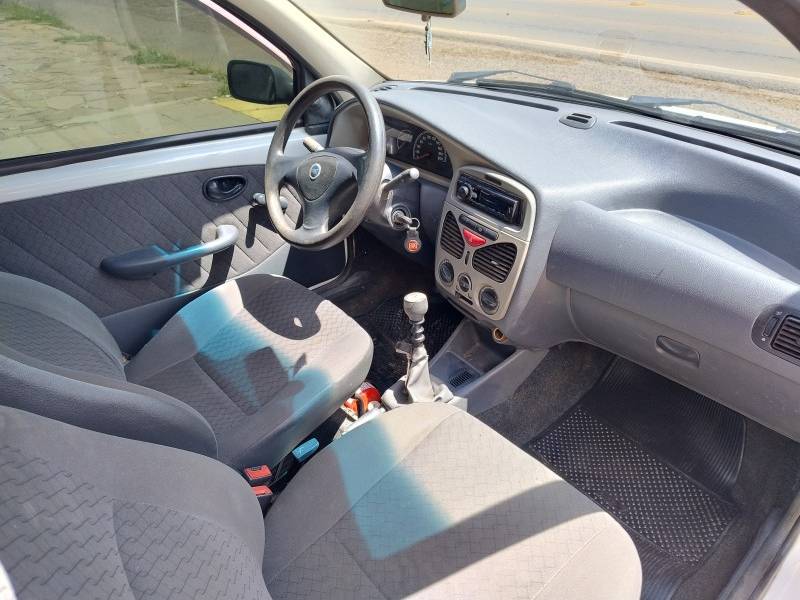 FIAT - PALIO - 2005/2005 - Branca - R$ 17.900,00