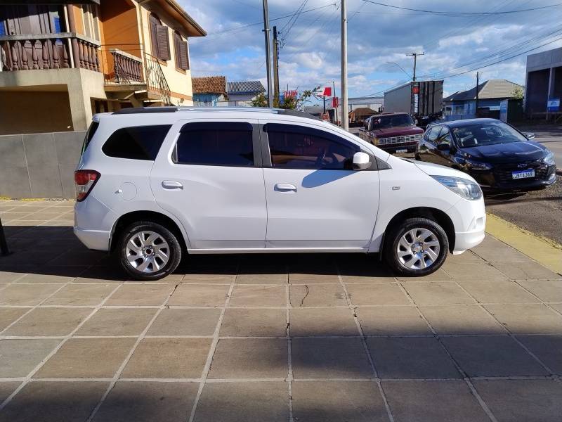 CHEVROLET - SPIN - 2013/2014 - Branca - R$ 56.900,00