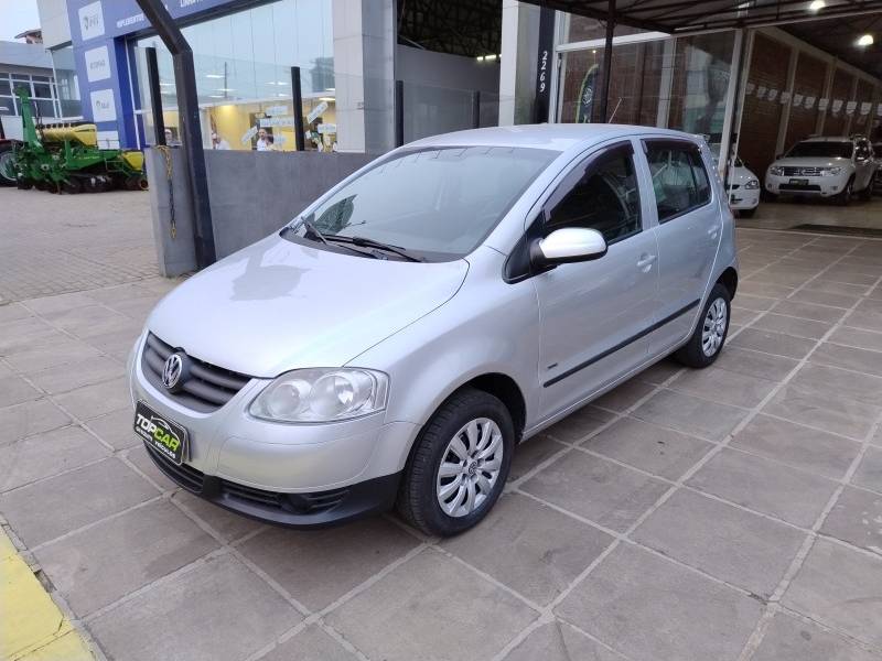 VOLKSWAGEN - FOX - 2008/2009 - Prata - R$ 25.900,00