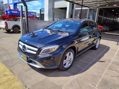 MERCEDES-BENZ - GLA 200 - 2017/2017 - Preta - R$ 115.900,00