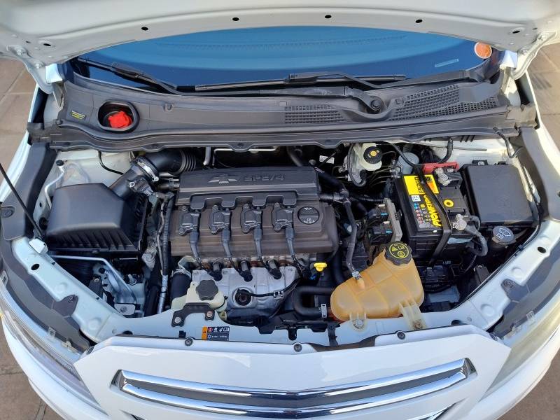 CHEVROLET - ONIX - 2013/2013 - Branca - R$ 42.900,00