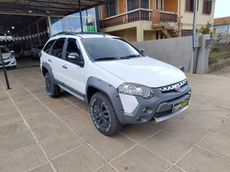 FIAT - PALIO - 2013/2014 - Branca - R$ 47.990,00