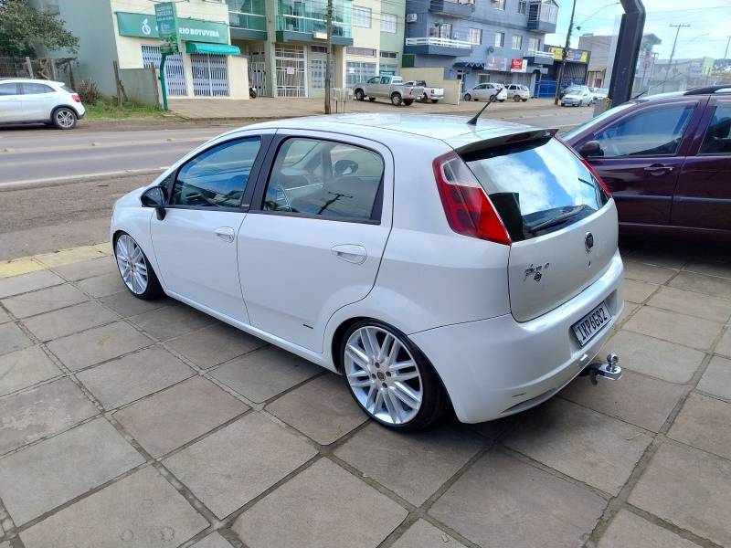 FIAT - PUNTO - 2011/2011 - Branca - R$ 33.900,00