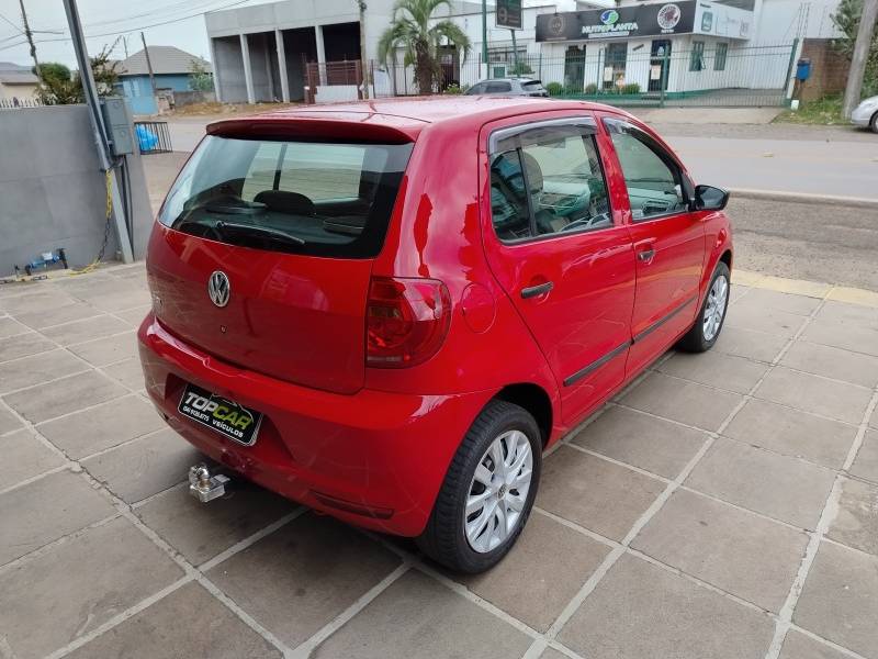 VOLKSWAGEN - FOX - 2010/2011 - Vermelha - R$ 29.900,00