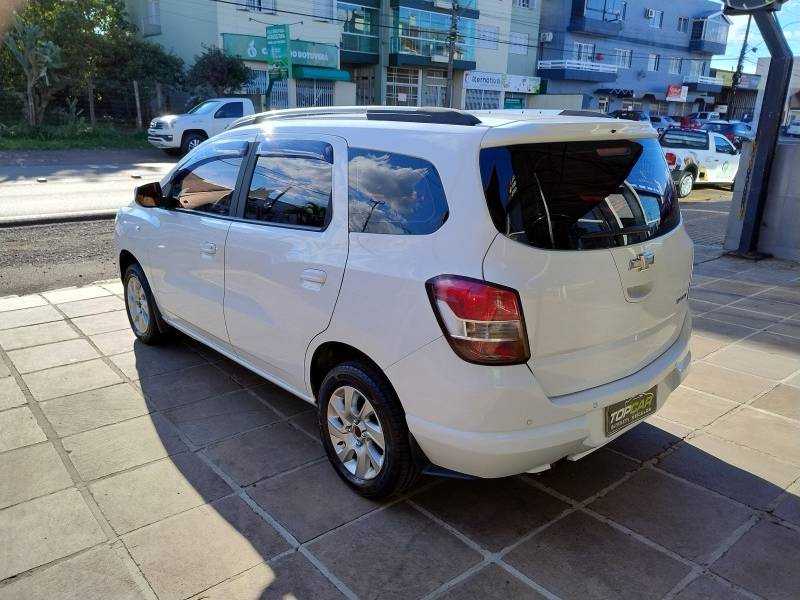 CHEVROLET - SPIN - 2013/2014 - Branca - R$ 56.900,00