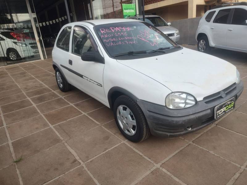 CHEVROLET - CORSA - 1995/1996 - Branca - R$ 7.990,00