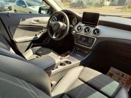 MERCEDES-BENZ - GLA 200 - 2017/2017 - Preta - R$ 115.900,00