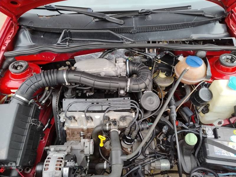 VOLKSWAGEN - POLO - 1998/1998 - Vermelha - R$ 9.900,00