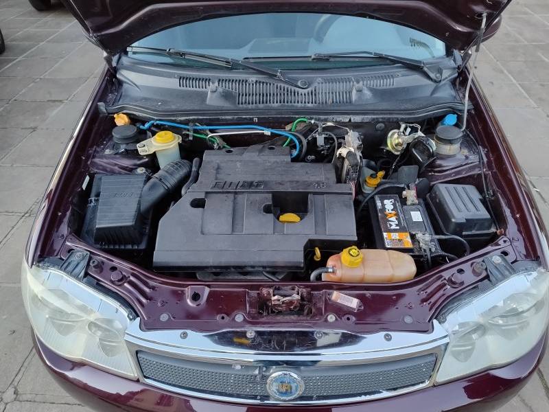 FIAT - PALIO - 2005/2005 - Vermelha - R$ 24.900,00