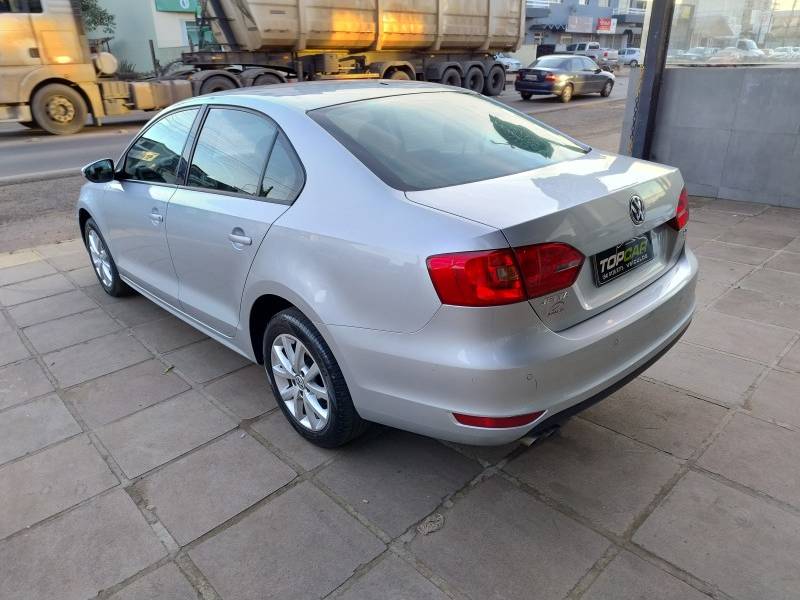 VOLKSWAGEN - JETTA - 2011/2011 - Prata - R$ 56.900,00