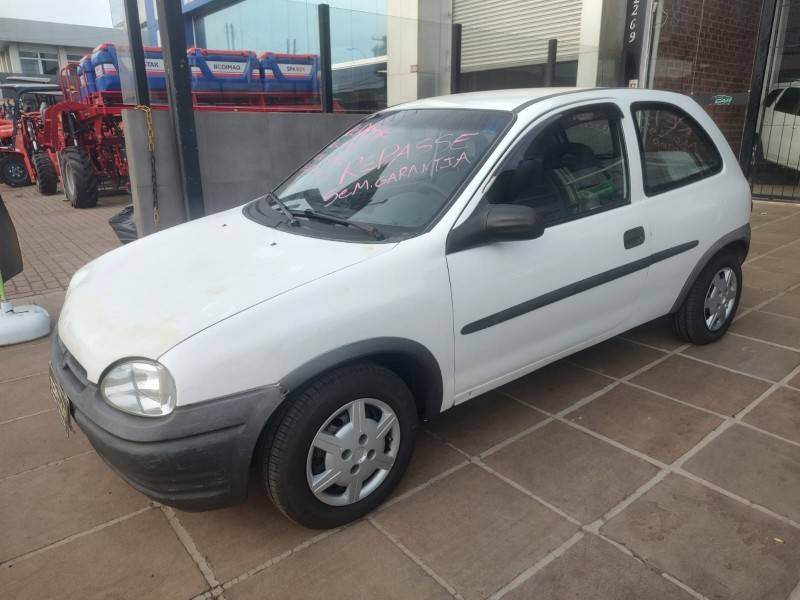 CHEVROLET - CORSA - 1995/1996 - Branca - R$ 7.990,00