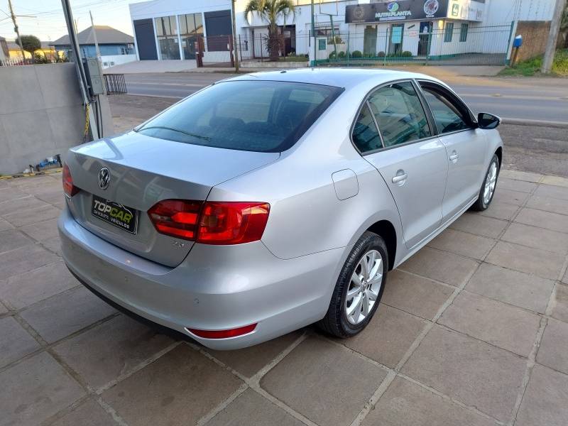 VOLKSWAGEN - JETTA - 2011/2011 - Prata - R$ 56.900,00