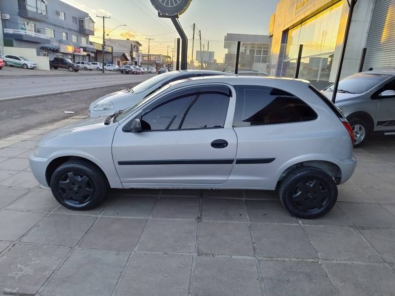CHEVROLET - CELTA - 2004/2005 - Prata - R$ 15.990,00