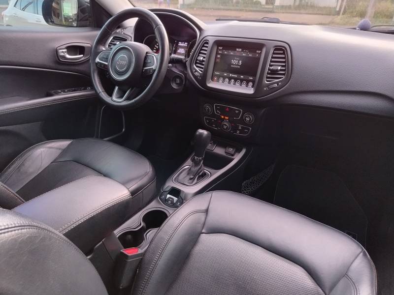 JEEP - COMPASS - 2017/2018 - Preta - R$ 95.900,00