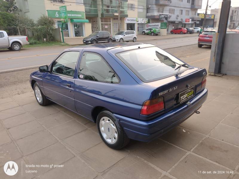 FORD - ESCORT - 1996/1996 - Azul - R$ 13.900,00