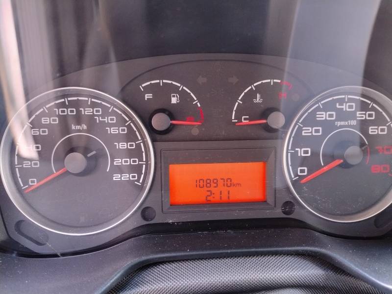 FIAT - PUNTO - 2011/2011 - Branca - R$ 33.900,00
