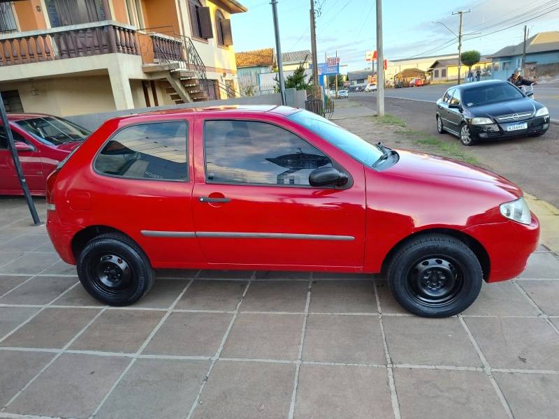 FIAT - PALIO - 2006/2007 - Vermelha - R$ 13.500,00