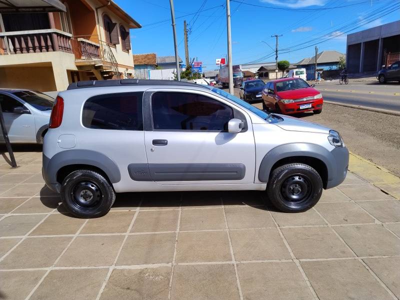 FIAT - UNO - 2011/2012 - Prata - R$ 25.990,00