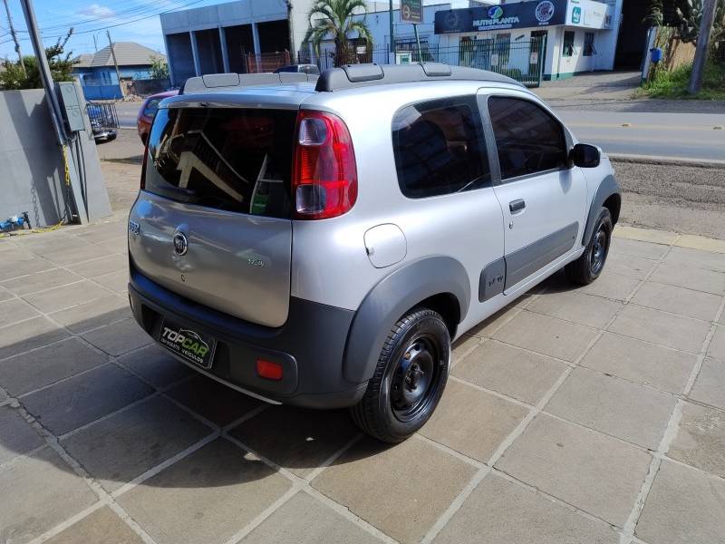 FIAT - UNO - 2011/2012 - Prata - R$ 25.990,00