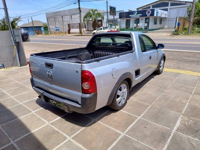 CHEVROLET - MONTANA - 2006/2007 - Prata - R$ 32.900,00