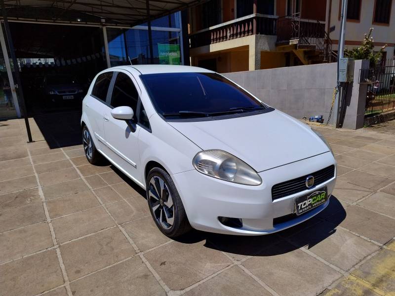 FIAT - PUNTO - 2010/2011 - Branca - R$ 34.990,00