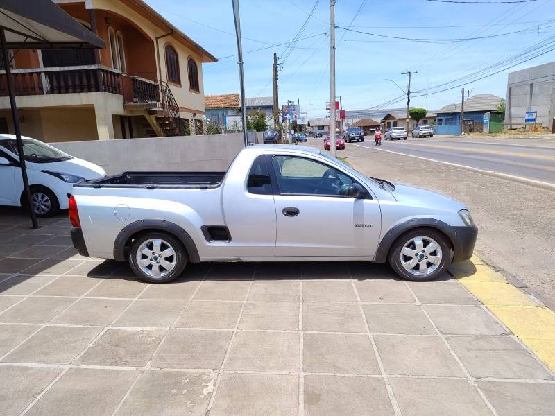 CHEVROLET - MONTANA - 2006/2007 - Prata - R$ 32.900,00