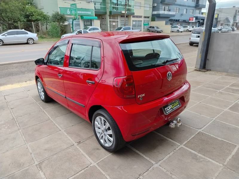 VOLKSWAGEN - FOX - 2010/2011 - Vermelha - R$ 29.900,00