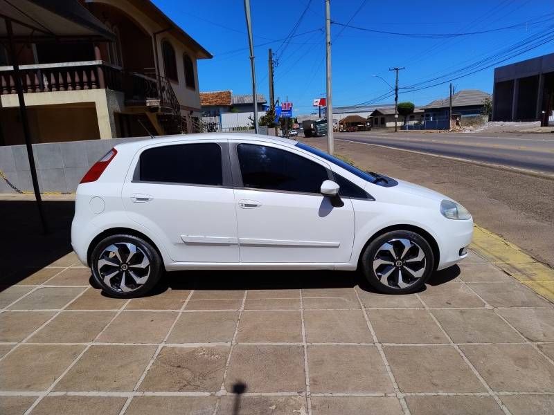 FIAT - PUNTO - 2010/2011 - Branca - R$ 34.990,00