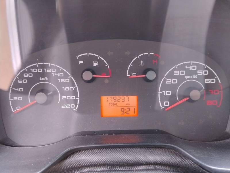 FIAT - PUNTO - 2011/2011 - Prata - R$ 34.900,00