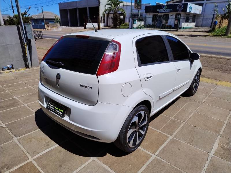 FIAT - PUNTO - 2010/2011 - Branca - R$ 34.990,00