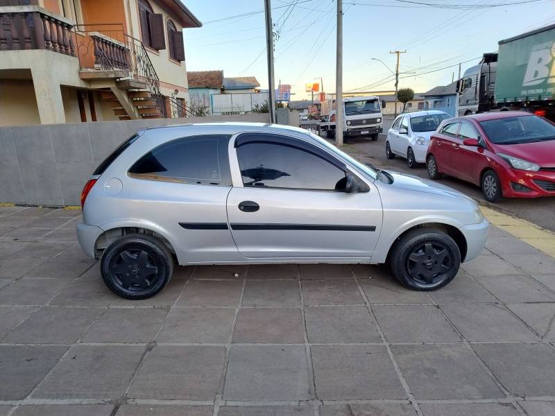 CHEVROLET - CELTA - 2004/2005 - Prata - R$ 15.990,00