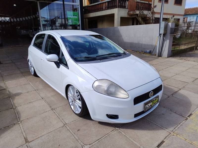 FIAT - PUNTO - 2011/2011 - Branca - R$ 33.900,00